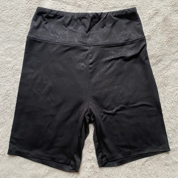 American Eagle Snake Print Bike Shorts 💕 - Picture 4 of 6